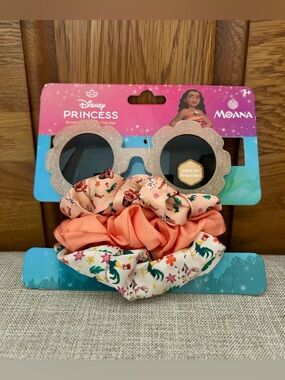 Girls Disney Moana Sunglassss & Scrunchie Set